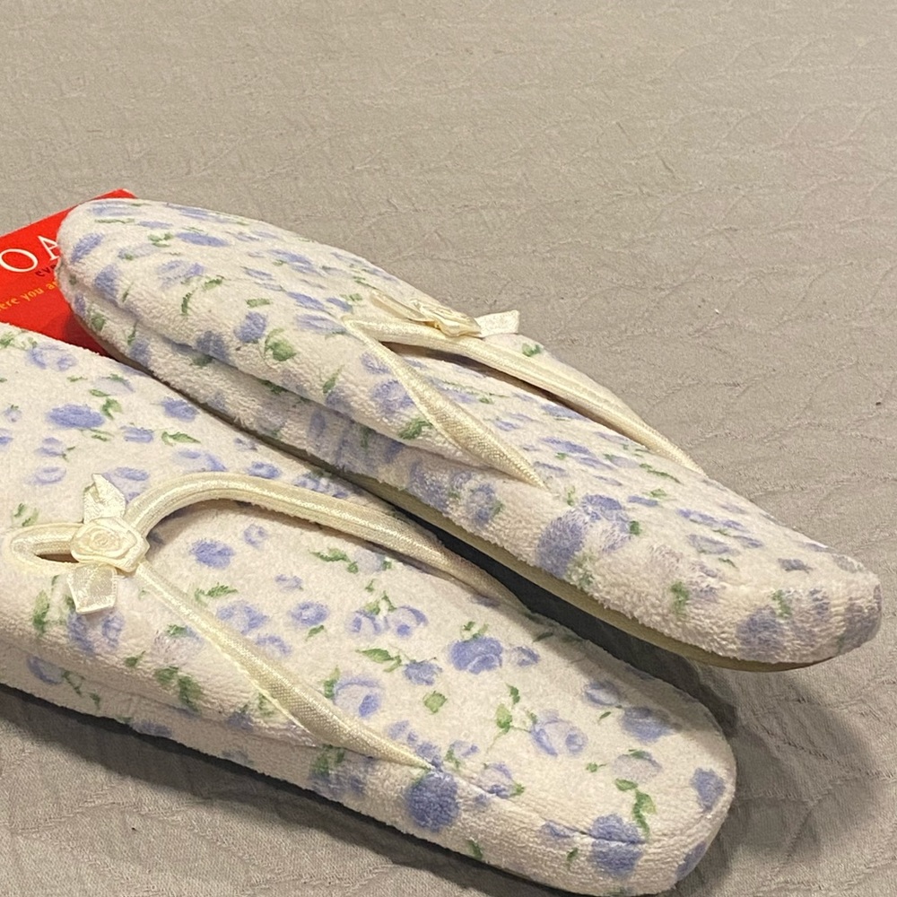 Dearfoams Floral Slippers - Picture 2 of 5